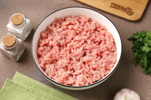 Котлеты из свинины в сметанно-томатном соусе