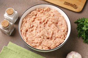 Котлеты из свинины в сметанно-томатном соусе