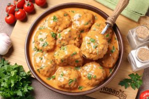 Котлеты из свинины в сметанно-томатном соусе