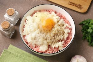 Котлеты из свинины в сметанно-томатном соусе