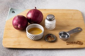 Красный лук в медовом маринаде с пряностями