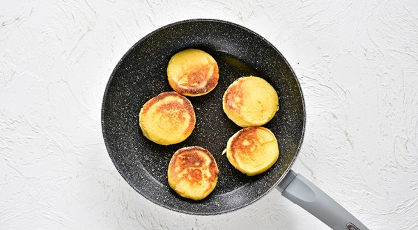 Кукурузные сырники, пошаговый рецепт с фото Кукурузные сырники, пошаговый рецепт с фото