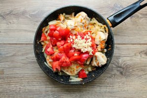 Курица тушеная с кольраби