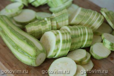 Куриные бедра с кабачками в сметане на сковороде Куриные бедра с кабачками в сметане на сковороде