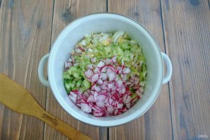 Легкая окрошка с редиской на кефире