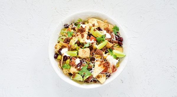 Мексиканский салат с пряными чипсами, пошаговый рецепт с фото Мексиканский салат с пряными чипсами, пошаговый рецепт с фото