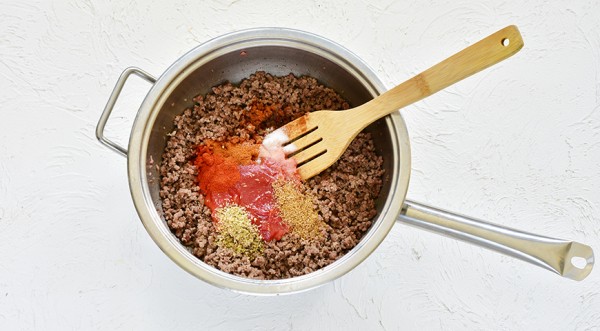 Мексиканский салат с пряными чипсами, пошаговый рецепт с фото Мексиканский салат с пряными чипсами, пошаговый рецепт с фото