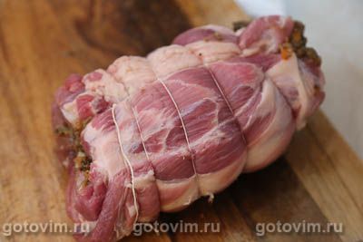 Мясной рулет с баклажанами и орехами