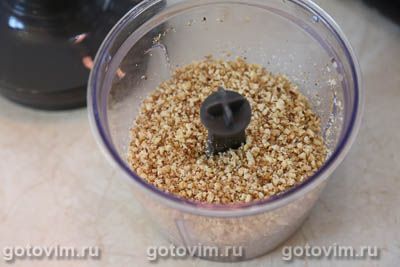 Мясной рулет с баклажанами и орехами