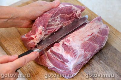 Мясной рулет с баклажанами и орехами