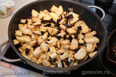 Мясной рулет с баклажанами и орехами