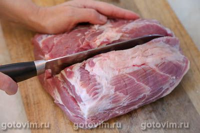 Мясной рулет с баклажанами и орехами