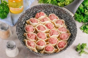 Открытые пельмени из заварного теста на сковороде