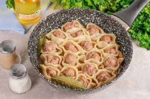 Открытые пельмени из заварного теста на сковороде