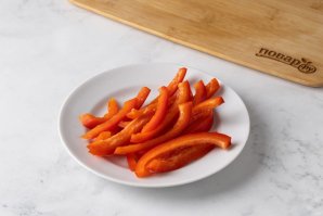 Овощные палочки со сметанным соусом