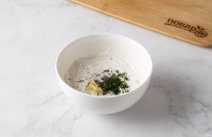 Овощные палочки со сметанным соусом