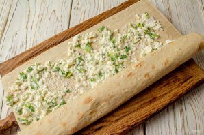 Пирог "Улитка" из лаваша с творогом и зеленью Пирог "Улитка" из лаваша с творогом и зеленью