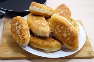 Пирожки с капустой на сковороде Пирожки с капустой на сковороде