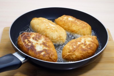 Пирожки с капустой на сковороде Пирожки с капустой на сковороде