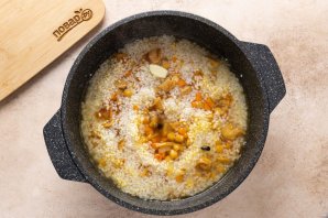 Плов с соевым мясом