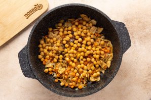 Плов с соевым мясом