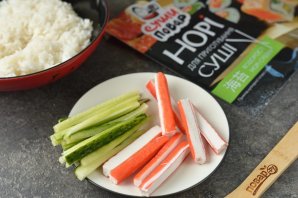 Роллы с икрой мойвы Роллы с икрой мойвы