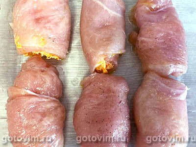 Рулетики из куриного филе с сыром и морковью