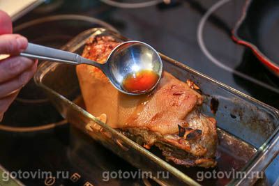 Рулька, запеченная в квасе