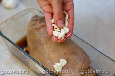 Рулька, запеченная в квасе