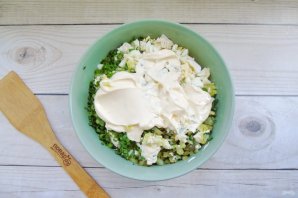 Салат "Оливье" с курицей, сладким перцем и оливками