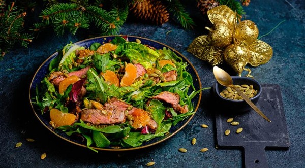Салат с мандаринами, стейком и тыквенными семечками, пошаговый рецепт с фото Салат с мандаринами, стейком и тыквенными семечками, пошаговый рецепт с фото