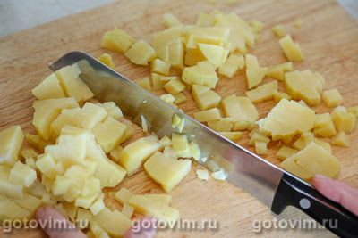 Салат с солеными грибами, картофелем, рукколой и перепелиными яйцами