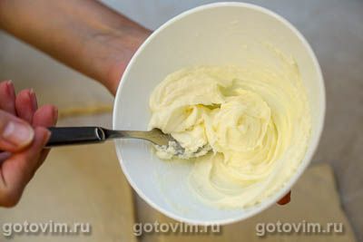 Слойка с черной смородиной и творожным сыром Слойка с черной смородиной и творожным сыром