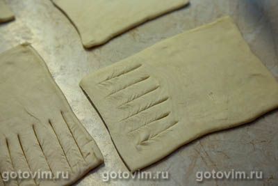 Слойка с черной смородиной и творожным сыром Слойка с черной смородиной и творожным сыром