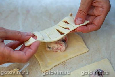 Слойка с черной смородиной и творожным сыром Слойка с черной смородиной и творожным сыром