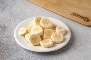 Смузи из маракуйи, банана и кокоса Смузи из маракуйи, банана и кокоса