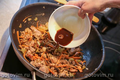 Стир-фрай из свинины с грибами и овощами