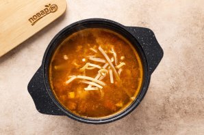 Суп с нутом и лапшой Суп с нутом и лапшой