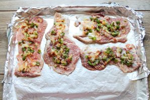 Свинина под теплой "шапочкой" запеченная с овощами