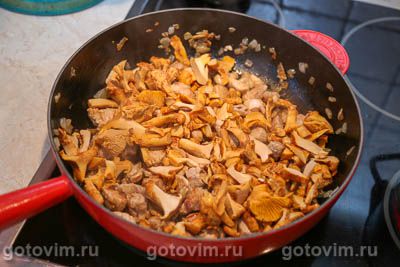 Свинина с лисичками и картофелем по-деревенски Свинина с лисичками и картофелем по-деревенски