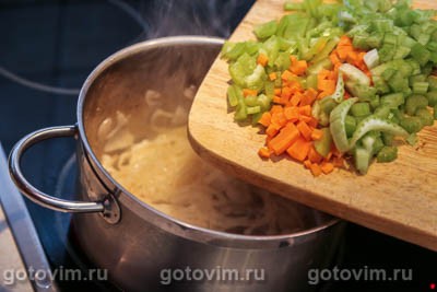 Свинина с сельдереем, тушенная в белом вине