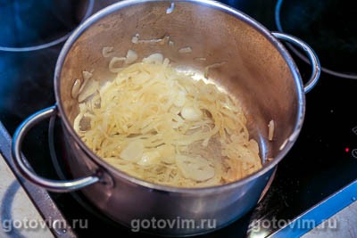 Свинина с сельдереем, тушенная в белом вине