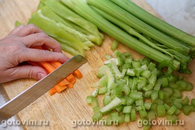 Свинина с сельдереем, тушенная в белом вине