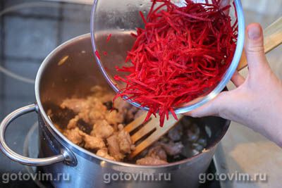 Свинина со свеклой и черносливом в белом вине Свинина со свеклой и черносливом в белом вине