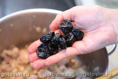 Свинина со свеклой и черносливом в белом вине Свинина со свеклой и черносливом в белом вине