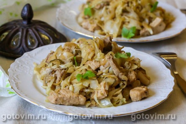 Тушеная капуста с мясом и солеными огурцами Тушеная капуста с мясом и солеными огурцами