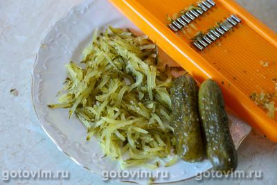 Тушеная капуста с мясом и солеными огурцами Тушеная капуста с мясом и солеными огурцами