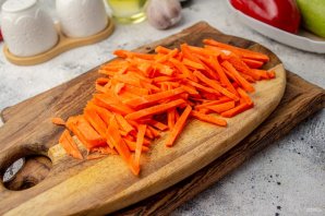 Вок с фунчозой и курицей Вок с фунчозой и курицей