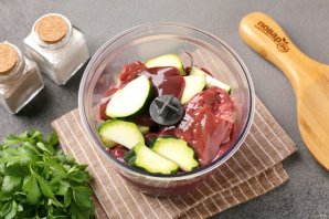 Закусочный печёночный торт с кабачками