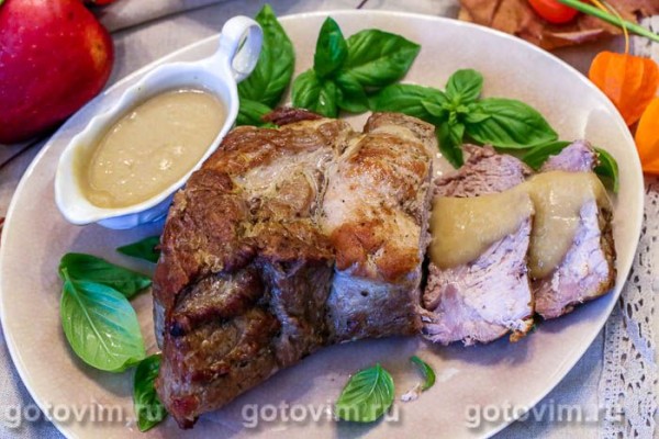 Запеченная свинина с соусом из яблок с горчицей и медом Запеченная свинина с соусом из яблок с горчицей и медом